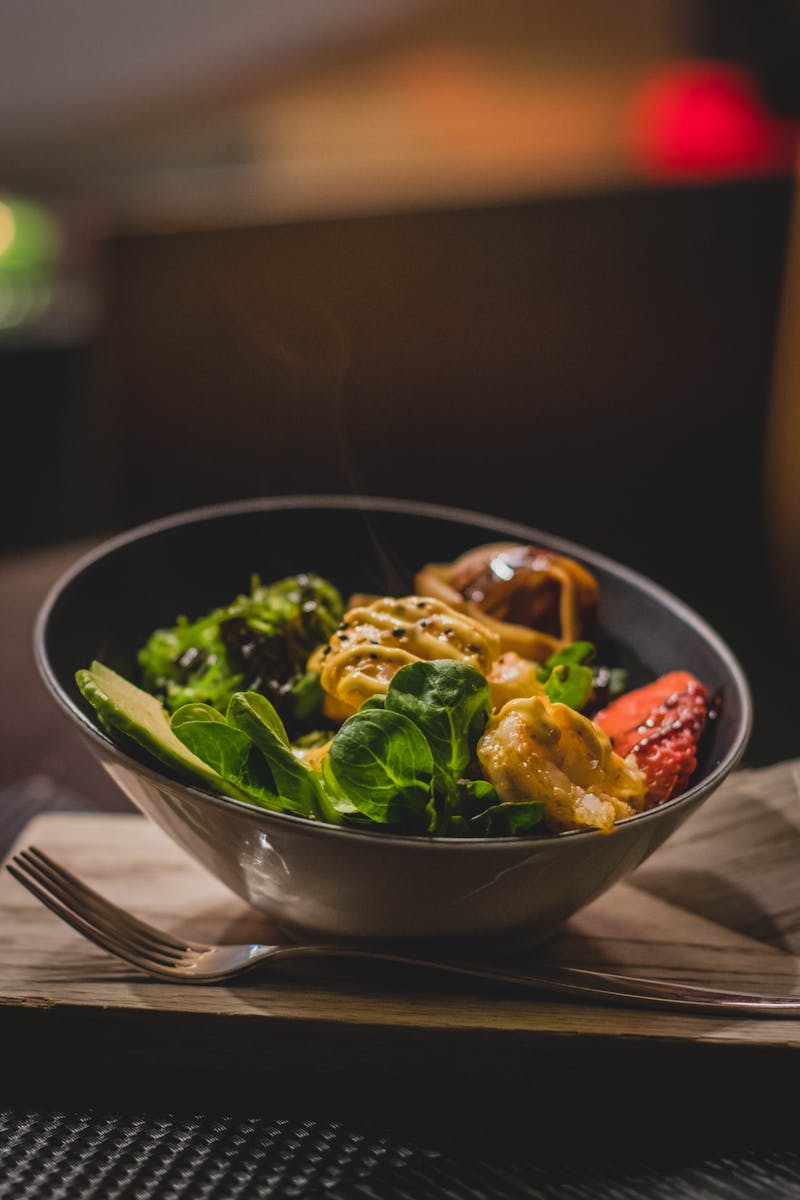 Delicious grilled shrimp salad with fresh vegetables, perfect for a healthy meal.
